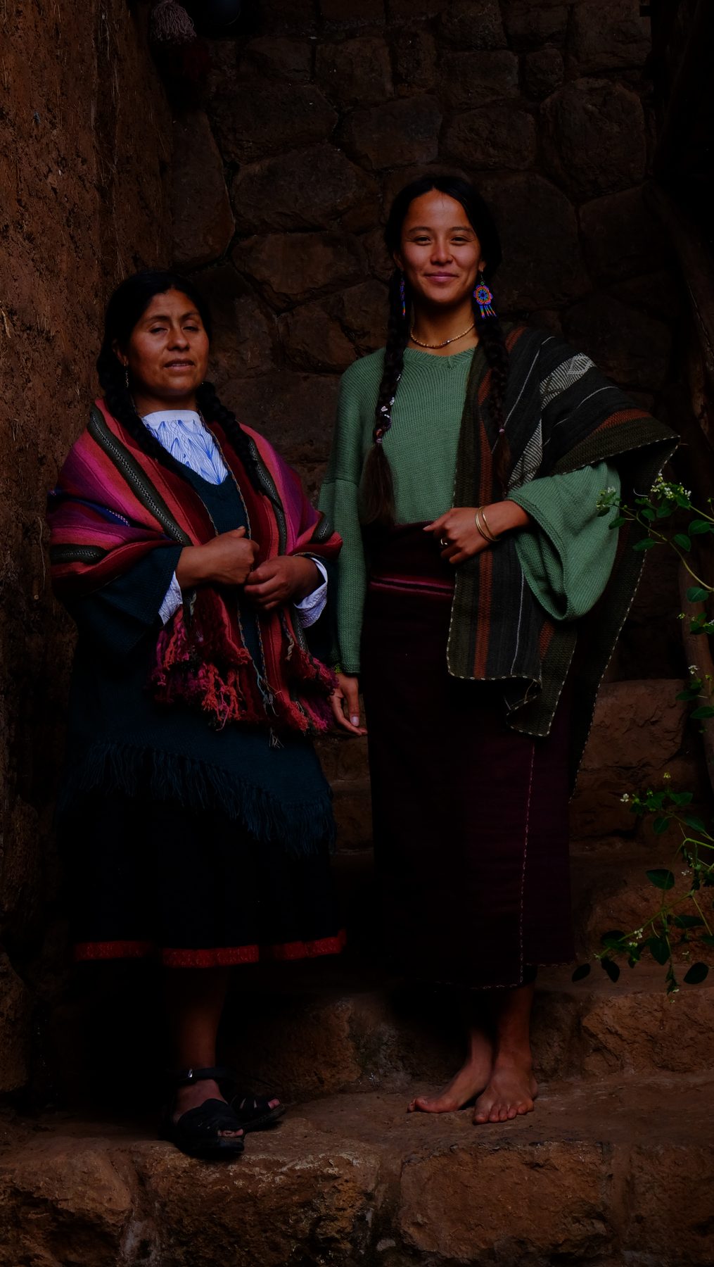 Women weaving, hands gathering threads
